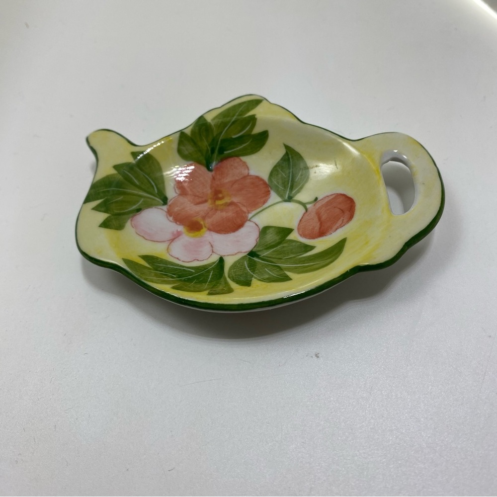 Floral Ceramic Teapot-Shaped Teabag Holder